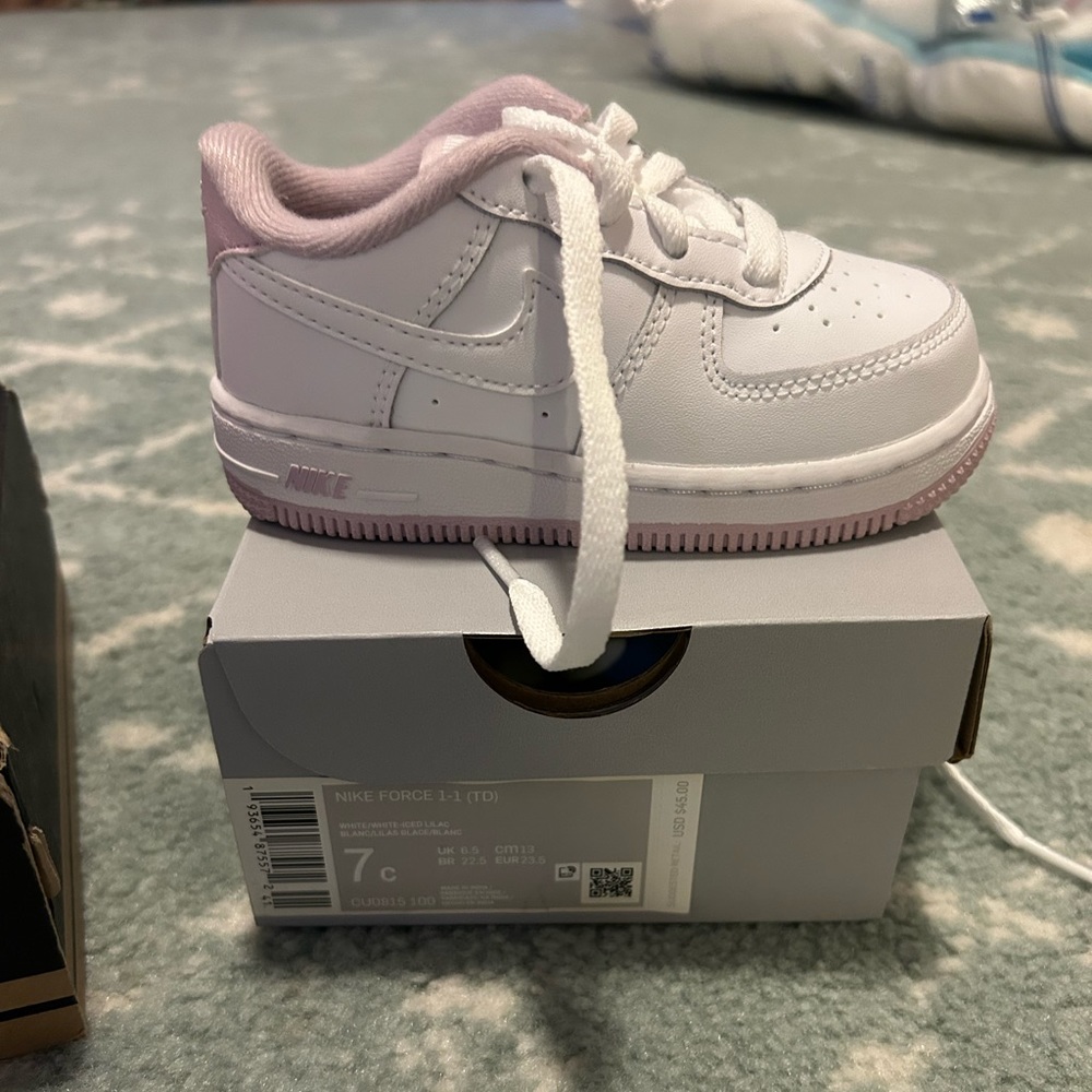 Nike white lilac Air Force size 7 never worn